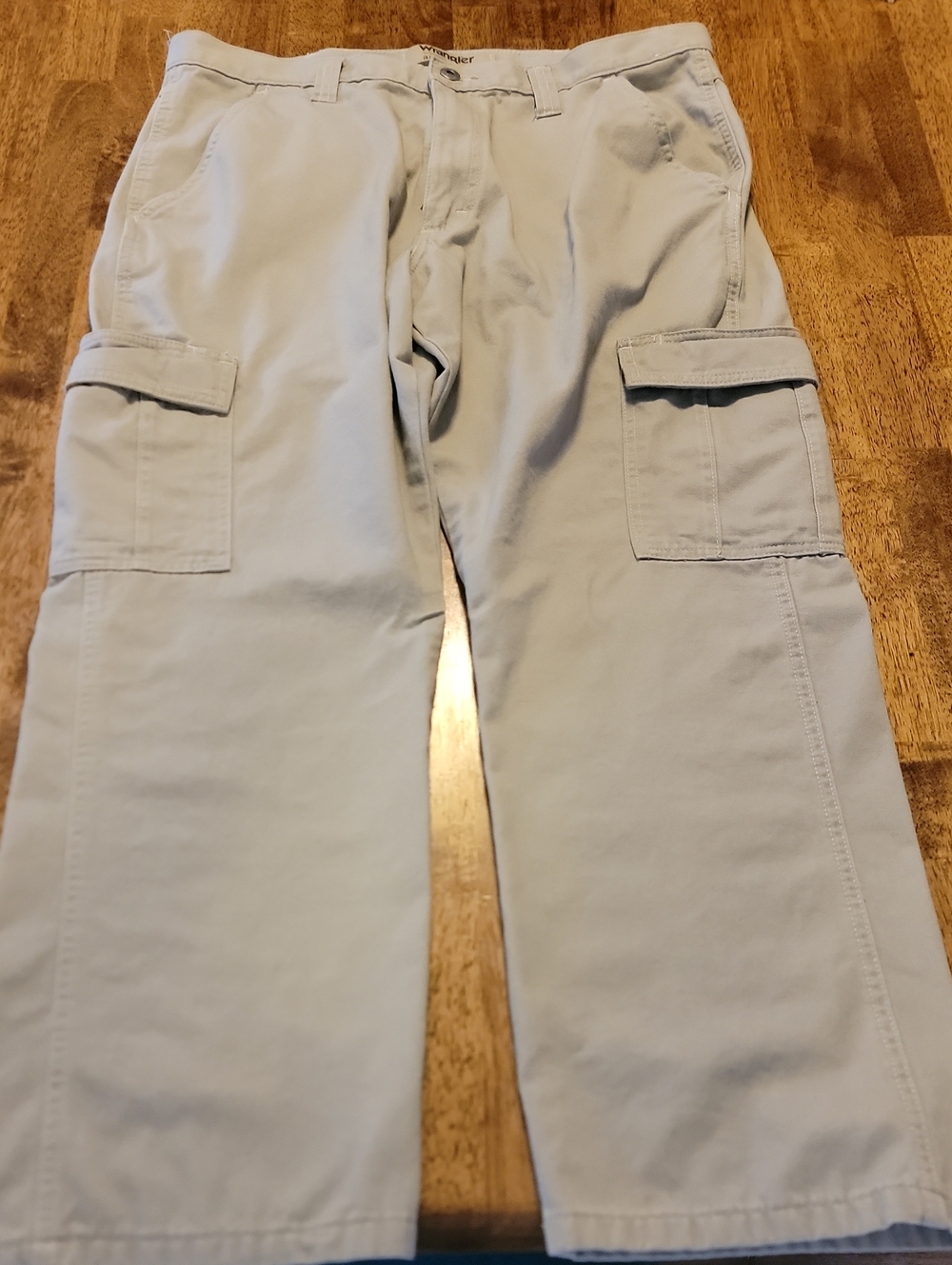 Wrangler Men's Cargo Pants in Light Tan